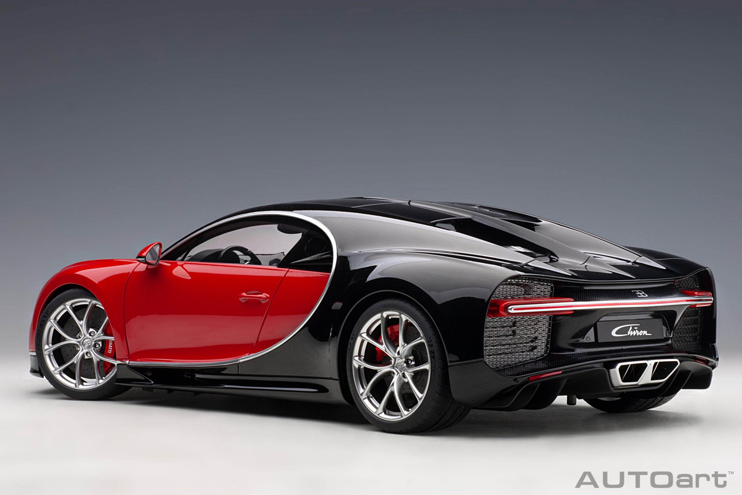 BUGATTI Chiron 2017 Italian Red / Black - 1:12 AUTOart 12113 – Image 2