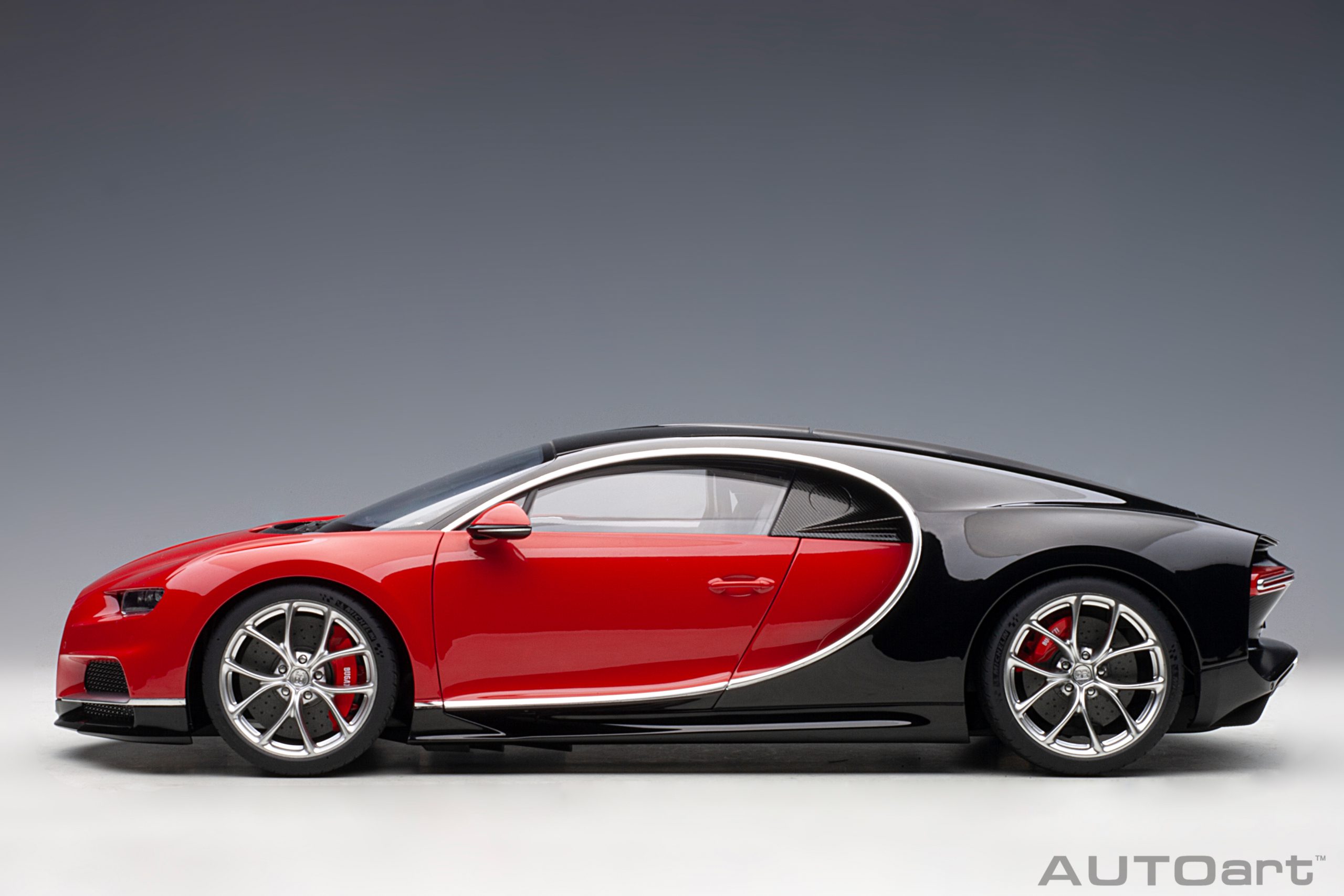 BUGATTI Chiron 2017 Italian Red / Black - 1:12 AUTOart 12113 – Image 3