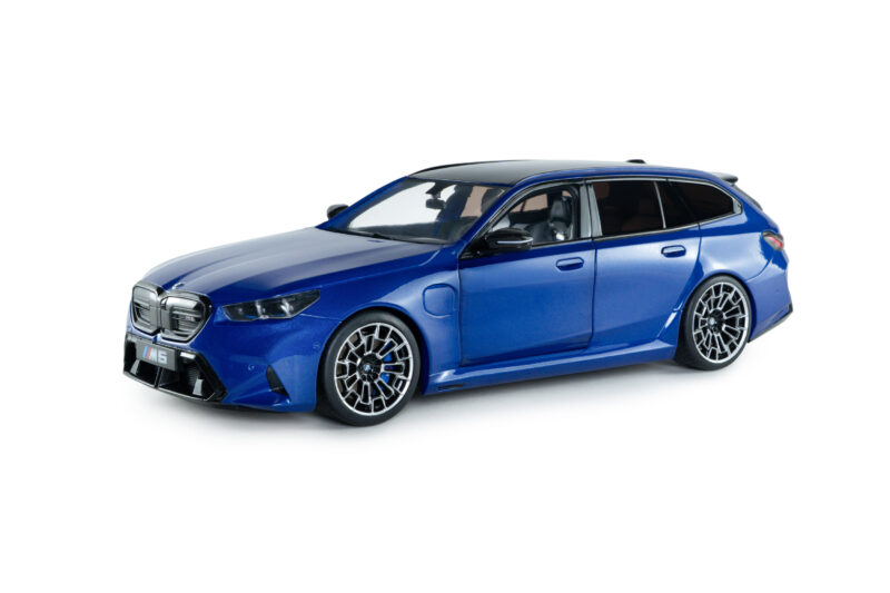 BMW M5 TOURING 2024 Marina Bay Blue - 1:18 Solido S1814801