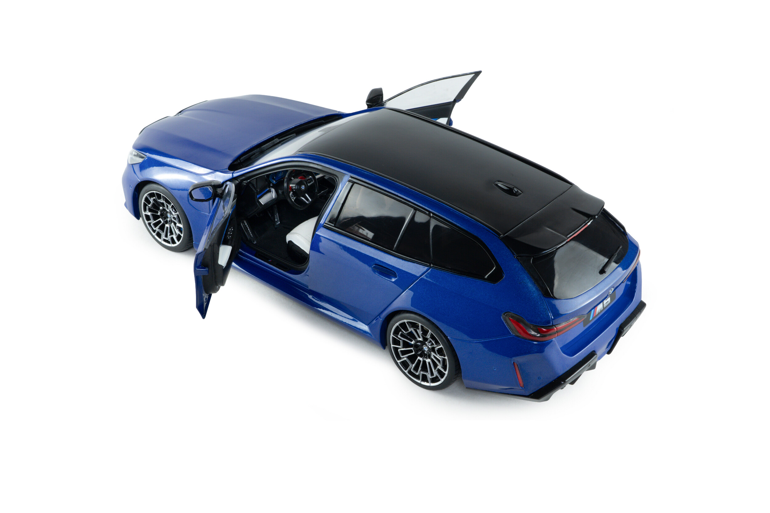 BMW M5 TOURING 2024 Marina Bay Blue - 1:18 Solido S1814801 – Image 4
