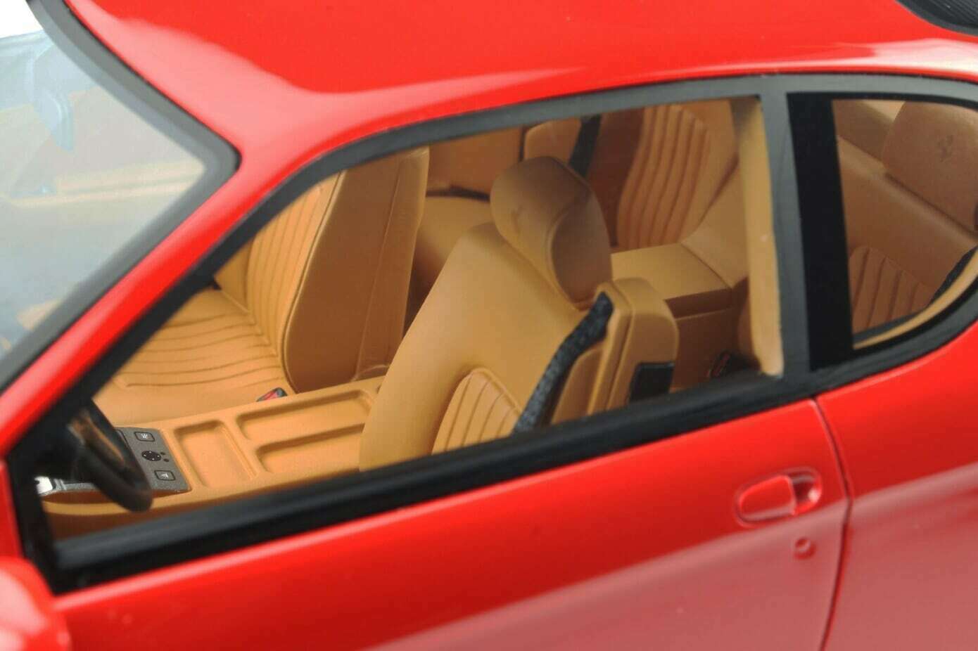 FERRARI 456 GT Rouge - 1:18 GT Spirit GT821 – Image 12