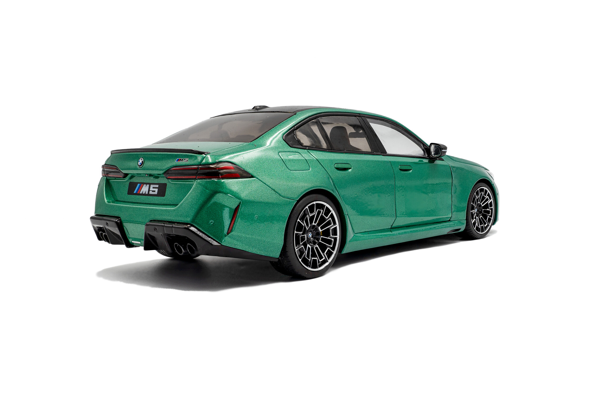 BMW M5 M Isle of Man Green Metallic 2025 - 1:18 Solido S1814701 – Image 2