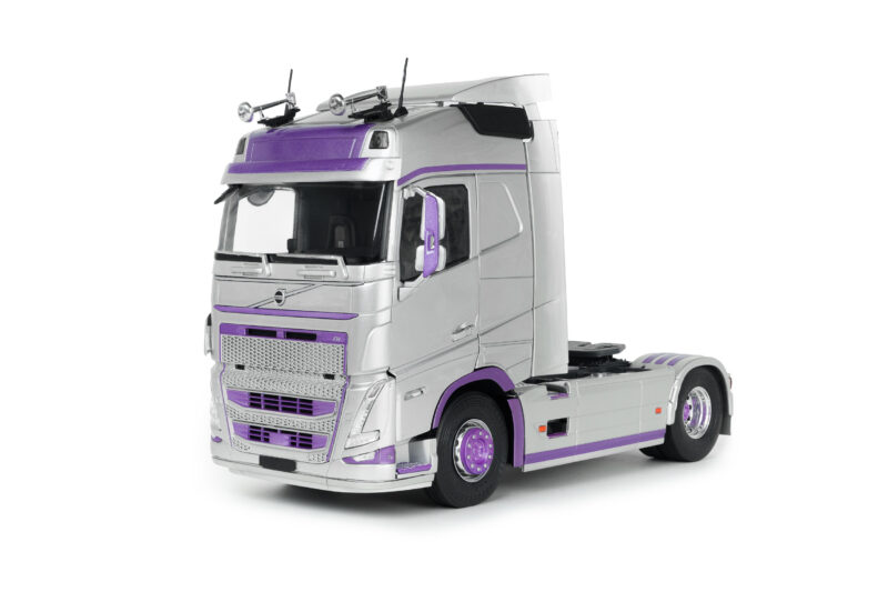 VOLVO FH Globetrotter XL 2023 Silver - 1:24 Solido S2400105