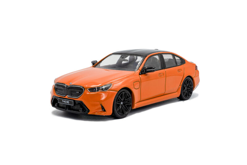 BMW M5 Sedan 2024 Fire Orange III - 1:43 Solido S4317552
